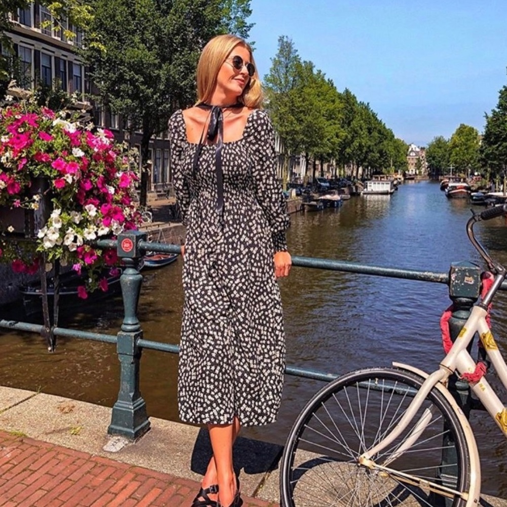 👗💃 Influencer Fave 🌺 Floral Smock Dress - Picture 3 of 16
